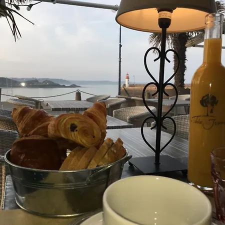 Hotel La Table De Jeanne 2*